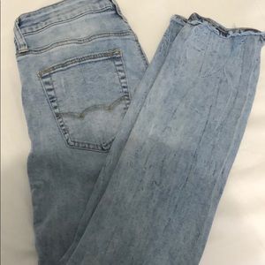 Light washed ripped jeans